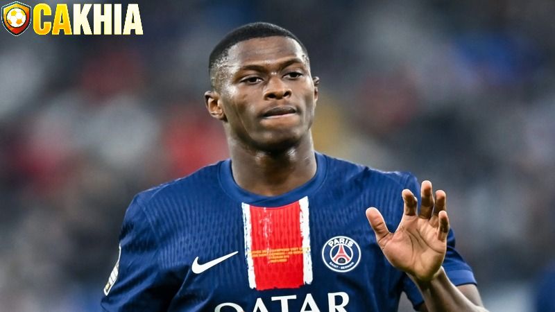 Nuno Mendes là hậu vệ cánh trái tài năng đang đá cho PSG