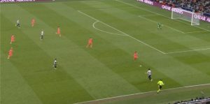 Chi tiết bàn thua bi hài của Barca